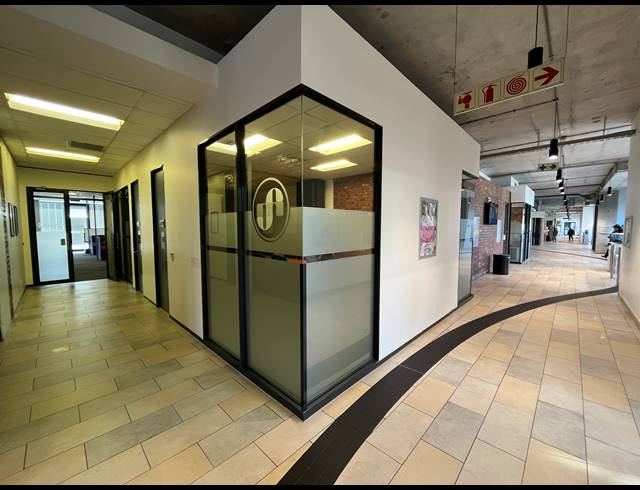 5,141M² OFFICE TO LET IN WOODSTOCK